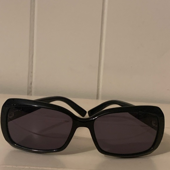 Gucci Black Sunglasses with GG monogram on arms - Picture 2 of 6